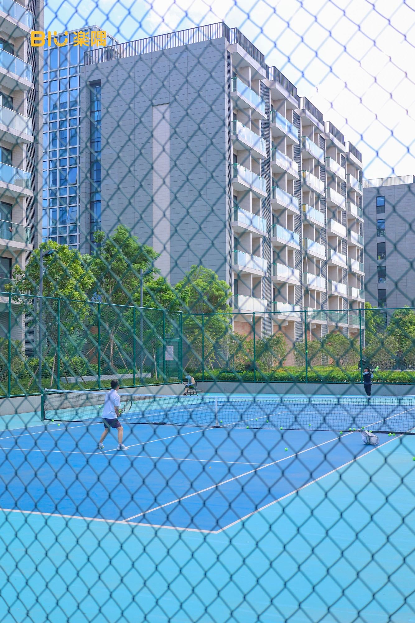BiuHouse楽隅大学城项目网球场网球场照片2。BiuHouse楽隅大学城项目网球场位于广东省广州市番禺区大学城外环西路7号，可在网球地图查看广州市网球场订场方式。提供室外场、硬地场等场地。场馆设施包括洗手间、饮料售卖、沐浴间、停车方便。参考起价…