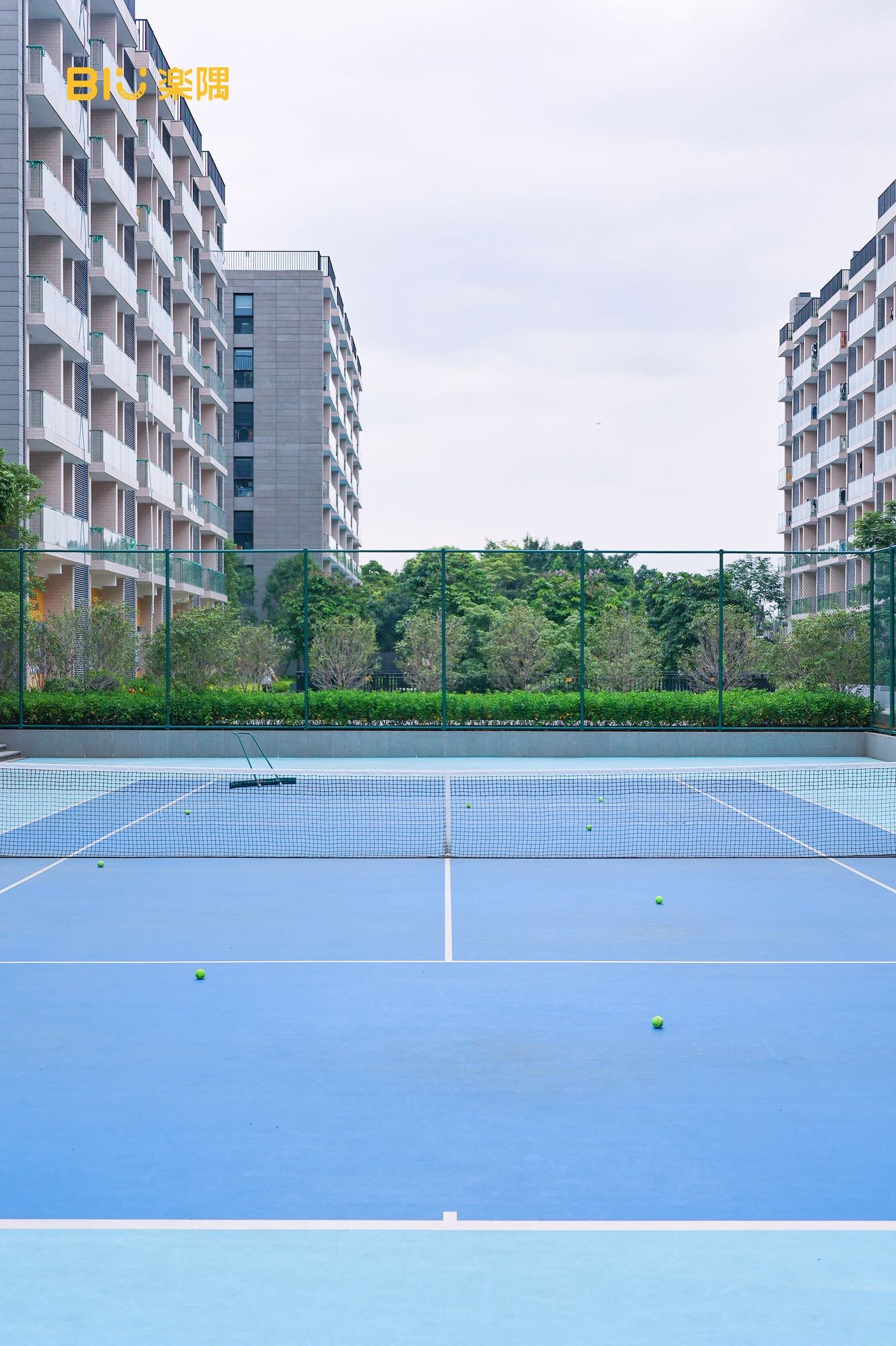 BiuHouse楽隅大学城项目网球场网球场照片3。BiuHouse楽隅大学城项目网球场位于广东省广州市番禺区大学城外环西路7号，可在网球地图查看广州市网球场订场方式。提供室外场、硬地场等场地。场馆设施包括洗手间、饮料售卖、沐浴间、停车方便。参考起价…