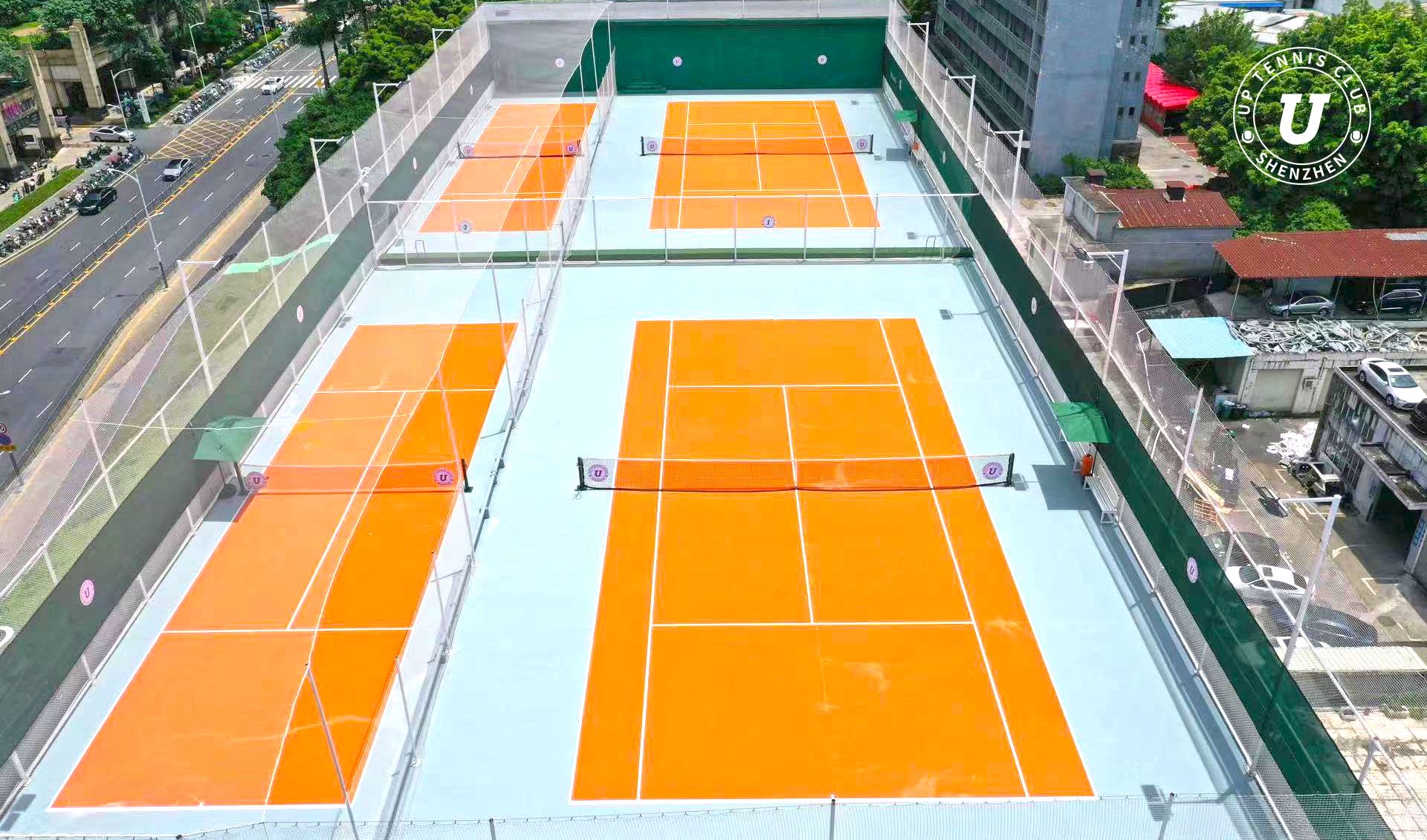 UPtennis(龙岗慢城店)位于广东省深圳市龙岗区科技园路龙晟科技园B栋101，可在网球地图查看深圳市网球场订场方式。提供室外场、硬地场等场地。场馆设施包括洗手间、饮料售卖、沐浴间、可租球、停车方便、发球机、可租拍。参考起价80元/小时起。