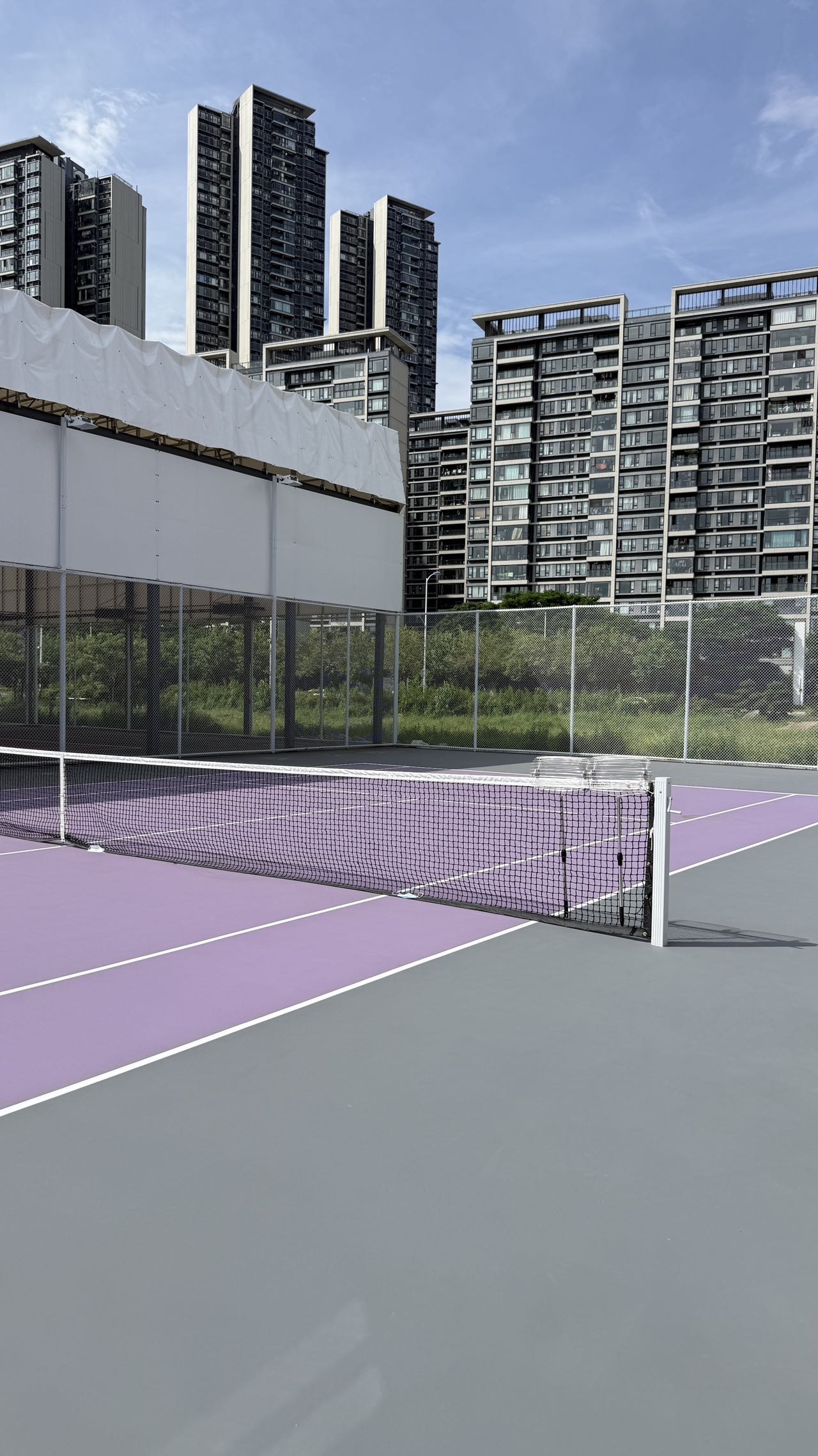 EVEN Tennis(小布店)网球场照片2。EVEN Tennis(小布店)位于广东省佛山市顺德区佛山大道辅路，可在网球地图查看佛山市网球场订场方式。提供室外场、硬地场等场地。场馆设施包括洗手间、饮料售卖、沐浴间、停车方便。参考起价40元/小时起…