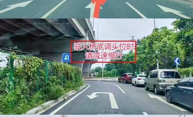 拓普网球(新港东店)网球场照片4。拓普网球(新港东店)位于广东省广州市海珠区珠投一横路自编95号(新化快速路桥底)，可在网球地图查看广州市网球场订场方式。提供室内场、硬地场等场地。场馆设施包括洗手间、饮料售卖、停车方便、沐浴间。参考起价100元/小…