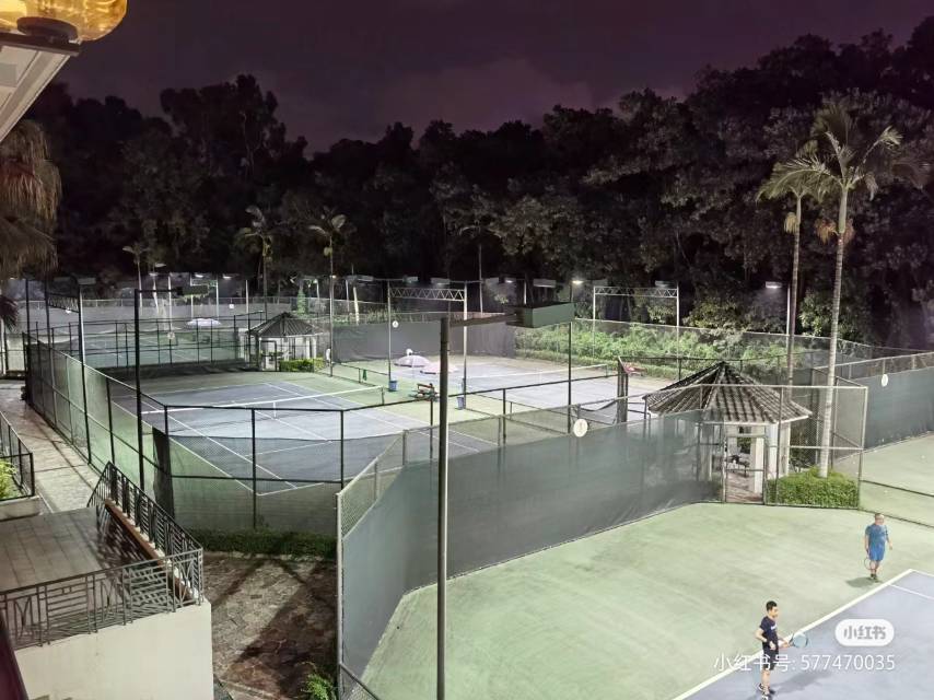 华美麓湖网球中心位于广东省广州市越秀区麓景北路9-4,可在网球地图查看广州市网球场订场方式。提供室外场、硬地场等场地。场馆设施包括洗手间、饮料售卖、沐浴间、停车方便。参考起价60元/小时起。