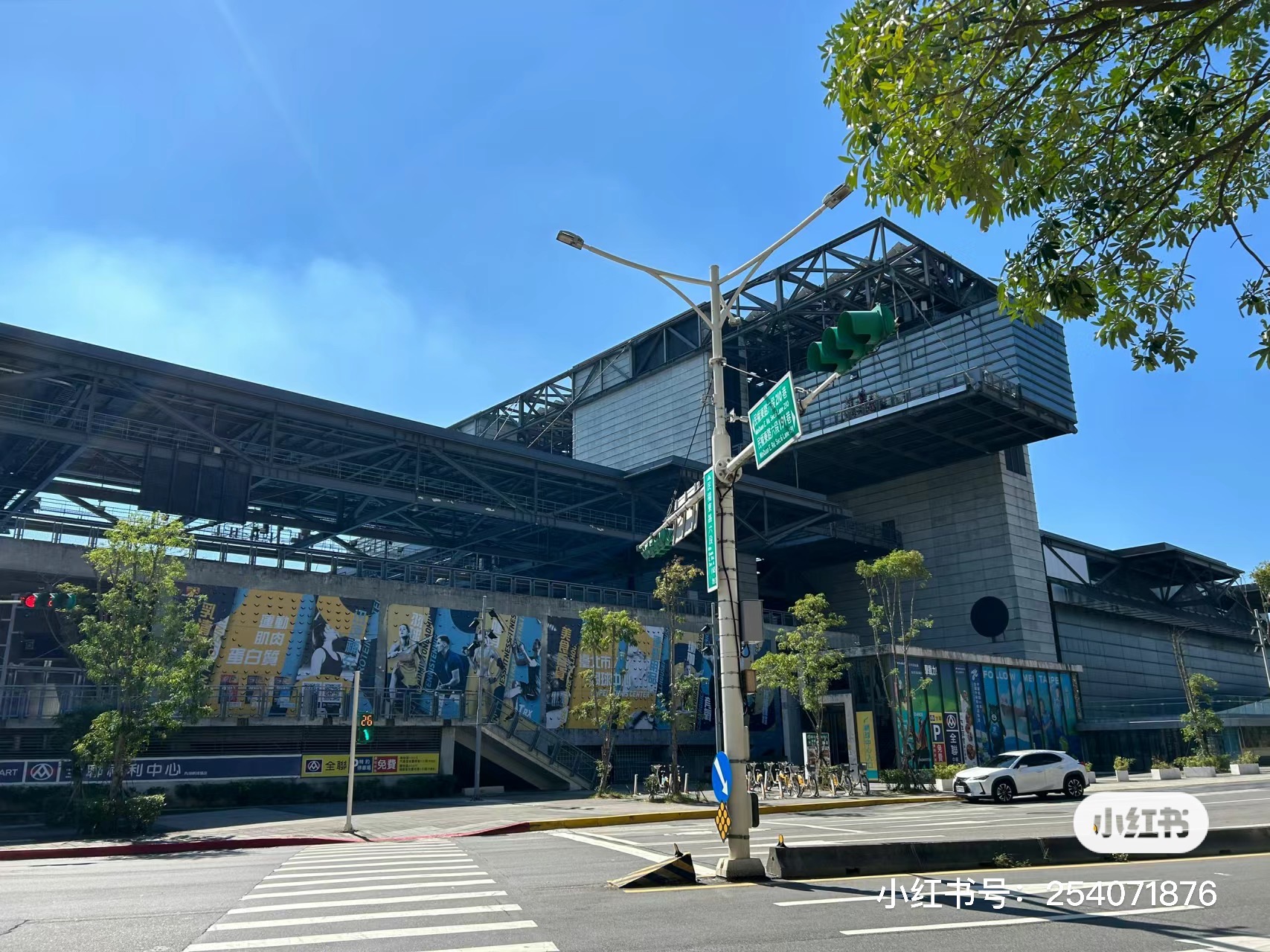 台北网球中心位于台湾省台北市松山区八德路三段，可在网球地图查看台北市网球场订场方式。提供室外场、硬地场等场地。场馆设施包括洗手间、停车方便。参考起价60元/小时起。