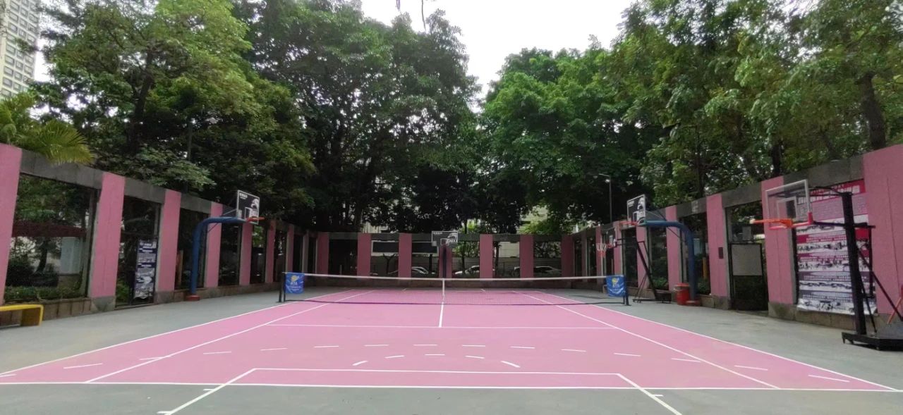 富力顺意花园位于广东省广州市海珠区江燕路288,可在网球地图查看广州市网球场订场方式。提供室外场、硬地场等场地。场馆设施包括洗手间、停车方便、可租拍、可租球。参考起价80元/小时起。