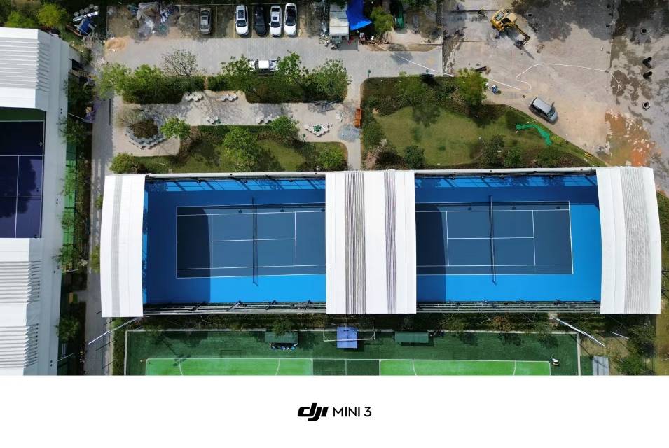 广州市儿童公园双鱼体育中心网球场照片2。广州市儿童公园双鱼体育中心位于广州市儿童公园双鱼体育中心，可在网球地图查看广州市网球场订场方式。提供室内场、硬地场等场地。场馆设施包括洗手间、沐浴间、饮料售卖、停车方便、可拉线、可租拍、可租球。参考起价100…