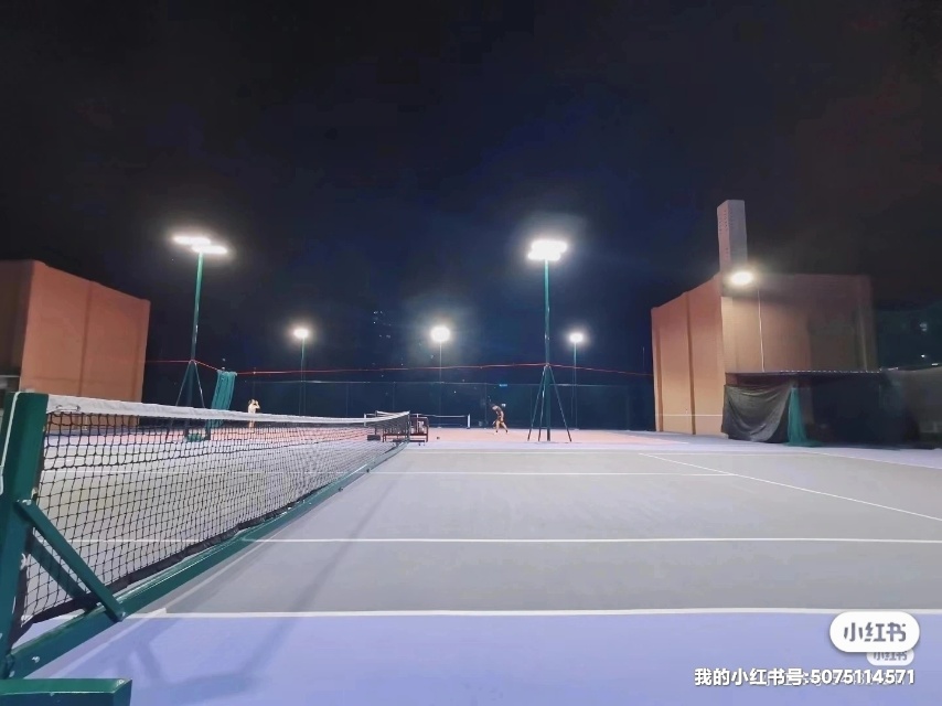 广州网动网球俱乐部(南箕校区)网球场照片2。广州网动网球俱乐部(南箕校区)位于广东省广州市海珠区石岗路南箕工业园南箕东街71号1楼，可在网球地图查看广州市网球场订场方式。提供室外场、硬地场等场地。场馆设施包括可租拍、可租球、停车方便、饮料售卖、洗手…
