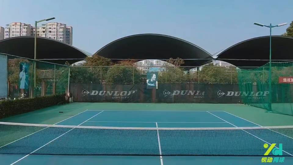悦动网球俱乐部网球场照片2。悦动网球俱乐部位于湖北省孝感市孝南区体育大道，可在网球地图查看孝感市网球场订场方式。提供室外场、硬地场等场地。场馆设施包括发球机、洗手间、可租拍、停车方便、可租球。参考起价50元/小时起。