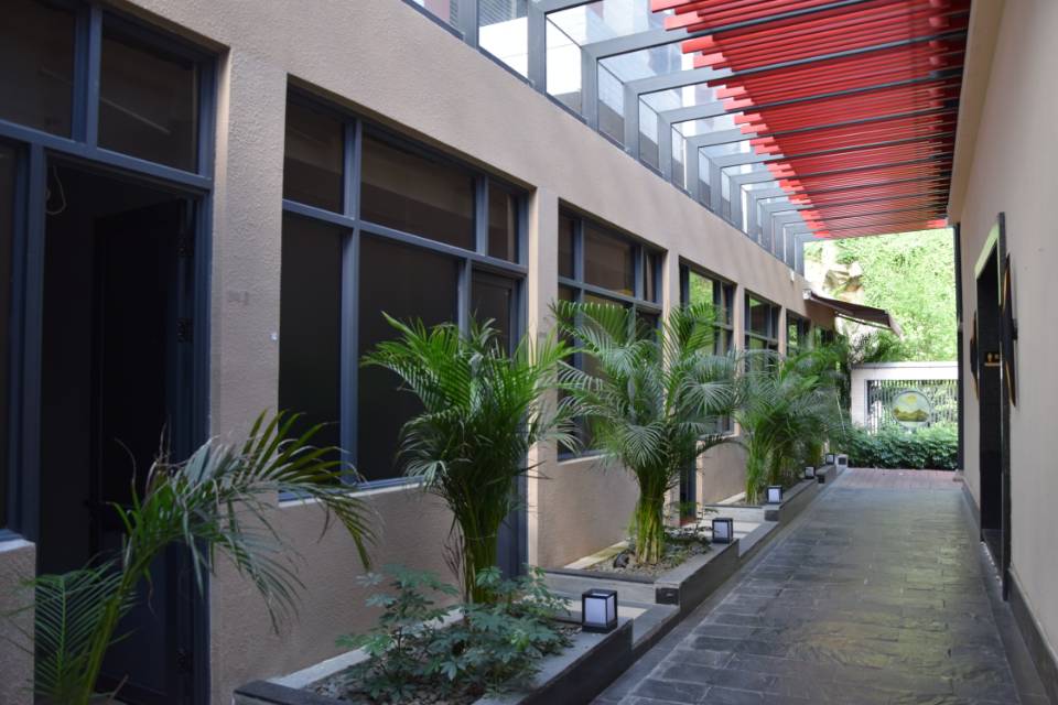 拓普网球(白云堡店)网球场照片4。拓普网球(白云堡店)位于广东省广州市白云区白云堡道1号白云堡豪苑体育中心，可在网球地图查看广州市网球场订场方式。提供室内场、硬地场等场地。场馆设施包括洗手间、饮料售卖、发球机、停车方便、沐浴间、可租球、可拉线、可租…