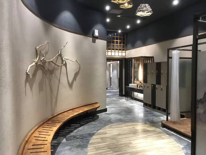 拓普网球(白云堡店)网球场照片5。拓普网球(白云堡店)位于广东省广州市白云区白云堡道1号白云堡豪苑体育中心，可在网球地图查看广州市网球场订场方式。提供室内场、硬地场等场地。场馆设施包括洗手间、饮料售卖、发球机、停车方便、沐浴间、可租球、可拉线、可租…