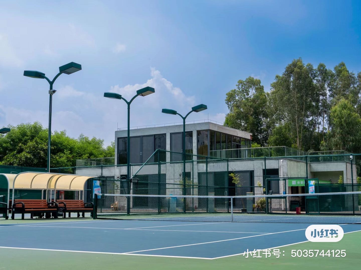深圳中心公园位于深圳北站中心公园足球场,可在网球地图查看深圳市网球场订场方式。提供室外场、硬地场等场地。场馆设施包括洗手间、饮料售卖、停车方便。参考起价65元/小时起。