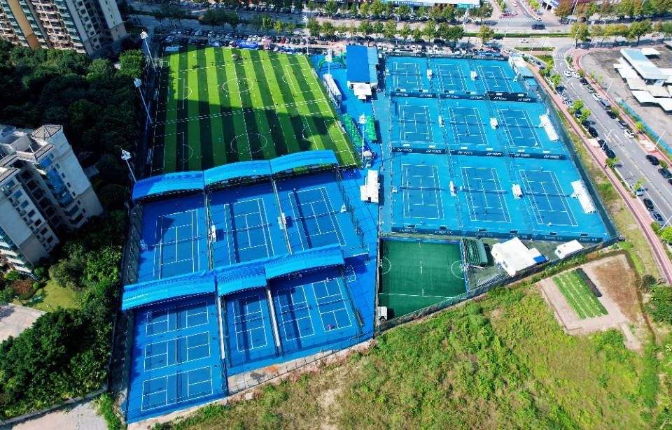 真珠网球中心位于广东省中山市槎桥村旱坑大街恒大绿洲东侧约140米,可在网球地图查看中山市网球场订场方式。提供室外场、硬地场等场地。场馆设施包括洗手间、饮料售卖、沐浴间、停车方便、可租球、可拉线、可租拍。参考起价80元/小时起。